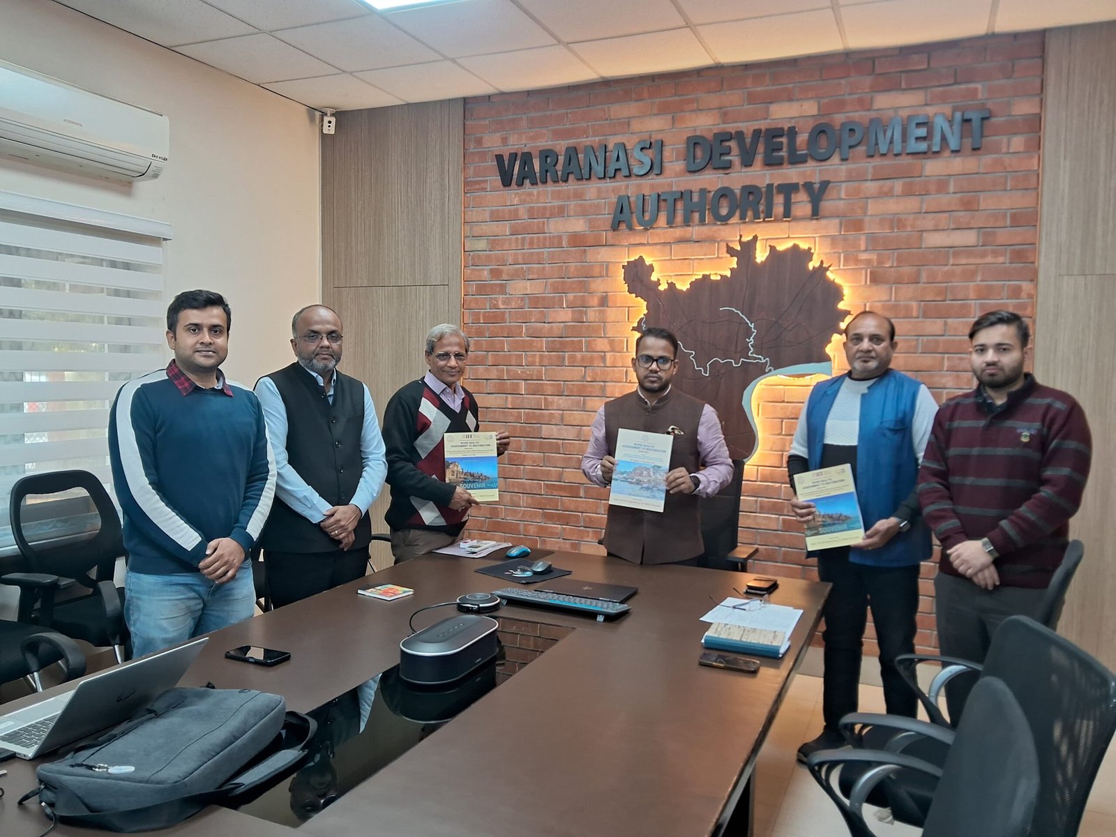 वाराणसी विकास प्राधिकरण “अस्सी नदी” के जीर्णोद्धार  हेतु महत्वपूर्ण बैठक।।