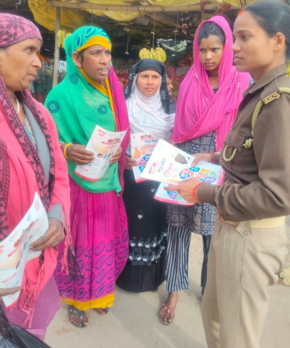 चन्दौली । महिलाओं एवं बालिकाओं की सुरक्षा, सम्मान एवं स्वावलम्बन हेतु “मिशन शक्ति” के विशेष अभियान फेज-5.0 के तहत किया गया कार्यक्रमों का आयोजन।